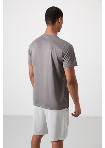 Koyu Gri Polyester Nefes Alan Dokulu İnce Esnek Standart Fit Erkek Performans T-Shirt - 88385 indirimleri