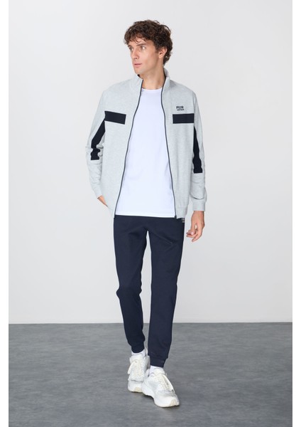 Gri-Lacivert Yüzeyi Dokulu Standart Fit Nakışlı Erkek Eşofman Takım - 85248 fırsatları