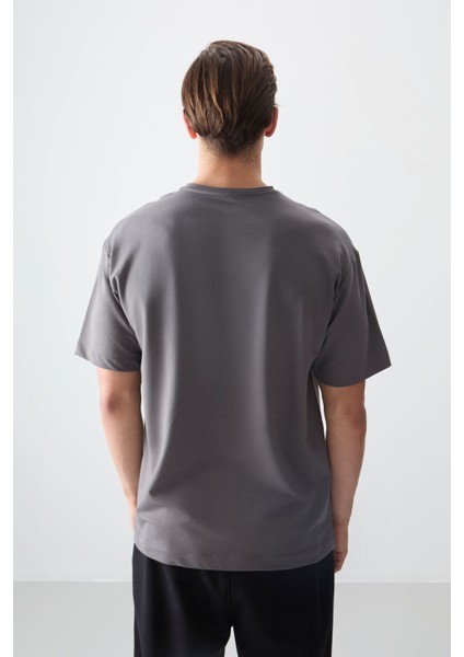 Koyu Gri Pamuklu Kalın Yumuşak Dokulu Oversize Fit Baskılı Erkek T-Shirt - 88373 indirimleri