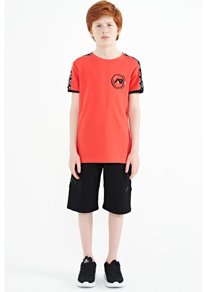 Coral Omuz Baskı Detaylı Standart Kalıp O Yaka Erkek Çocuk T-Shirt - 11121
