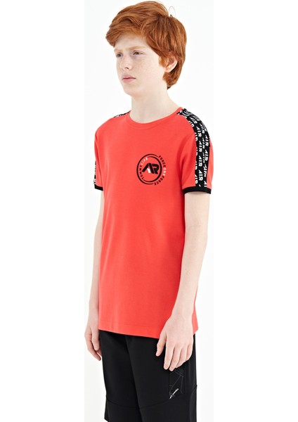 Coral Omuz Baskı Detaylı Standart Kalıp O Yaka Erkek Çocuk T-Shirt - 11121 fırsatları