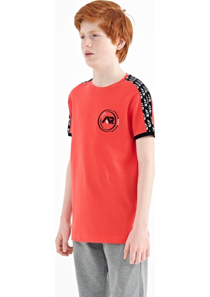 Coral Omuz Baskı Detaylı Standart Kalıp O Yaka Erkek Çocuk T-Shirt - 11121 indirimleri