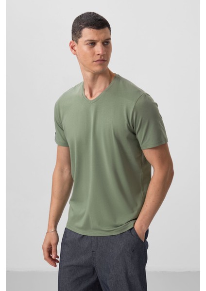 Açık Yeşil Basic Kısa Kol Standart Kalıp V Yaka Erkek T-Shirt - 87912 fırsatları