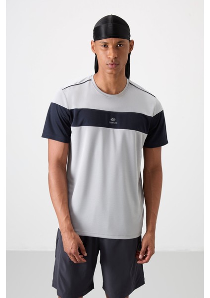 Gri Polyester Nefes Alan Dokulu İnce Esnek Standart Fit Erkek Performans T-Shirt - 88396 indirimleri