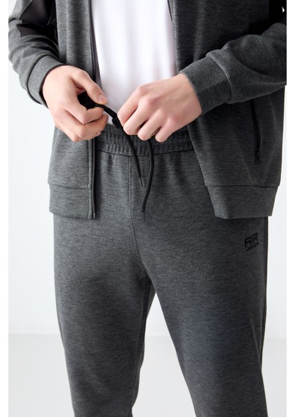 Antrasit Melanj Yüzeyi Dokulu Standart Fit Nakışlı Erkek Eşofman Takım - 85248 modelleri