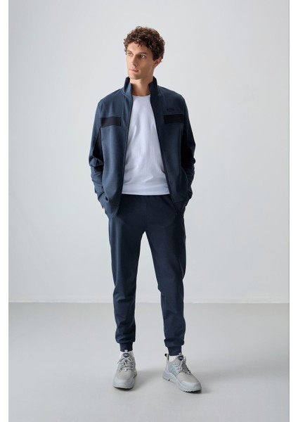 İndigo Yüzeyi Dokulu Standart Fit Nakışlı Erkek Eşofman Takım - 85248 indirimleri