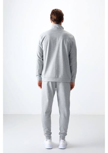 Gri Melanj Yüzeyi Dokulu Standart Fit Nakışlı Erkek Eşofman Takım - 85248 indirimleri