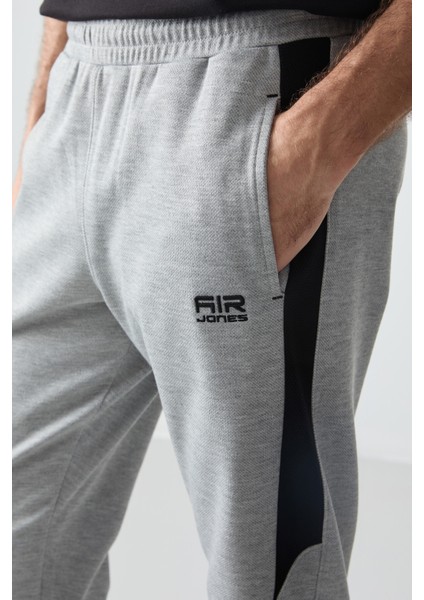 Gri Melanj Yüzeyi Dokulu Standart Fit Nakışlı Erkek Eşofman Alt - 82126 modelleri