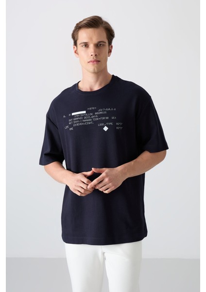 Lacivert Pamuklu Kalın Yumuşak Dokulu Oversize Fit Baskılı Erkek T-Shirt - 88326 fırsatları