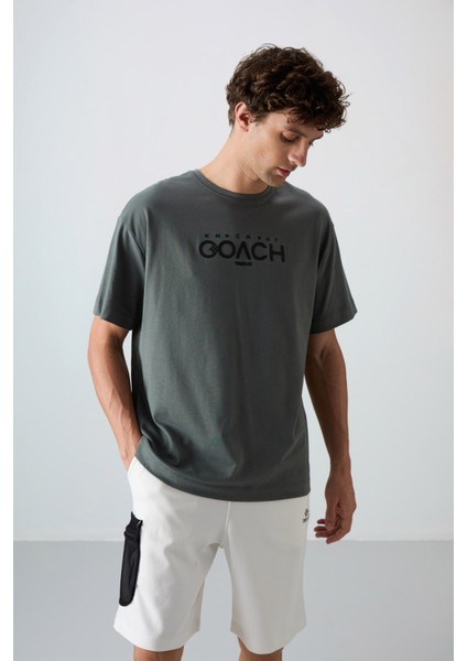 Haki Pamuklu Kalın Yumuşak Dokulu Oversize Fit Baskılı Erkek T-Shirt - 88329 fırsatları