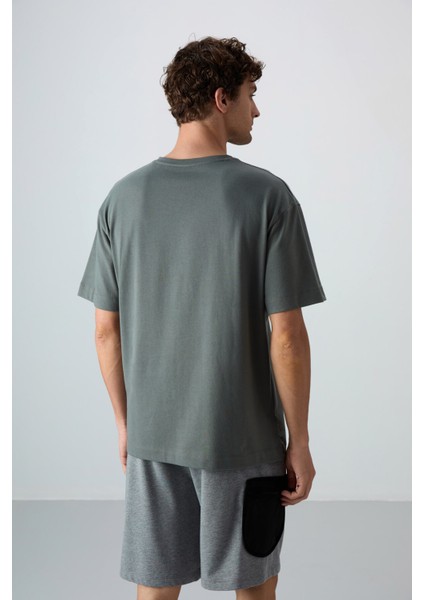 Haki Pamuklu Kalın Yumuşak Dokulu Oversize Fit Baskılı Erkek T-Shirt - 88330 indirimleri