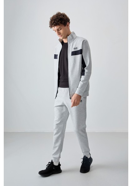 Gri Yüzeyi Dokulu Standart Fit Nakışlı Erkek Eşofman Takım - 85248