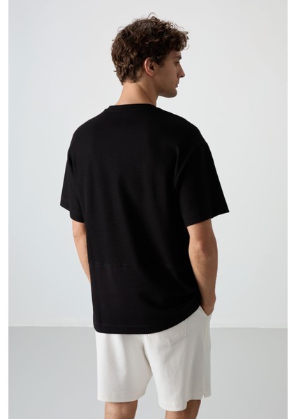 Siyah Pamuklu Kalın Yüzeyi Dokulu Oversize Fit Basic Erkek T-Shirt - 88337 indirimleri