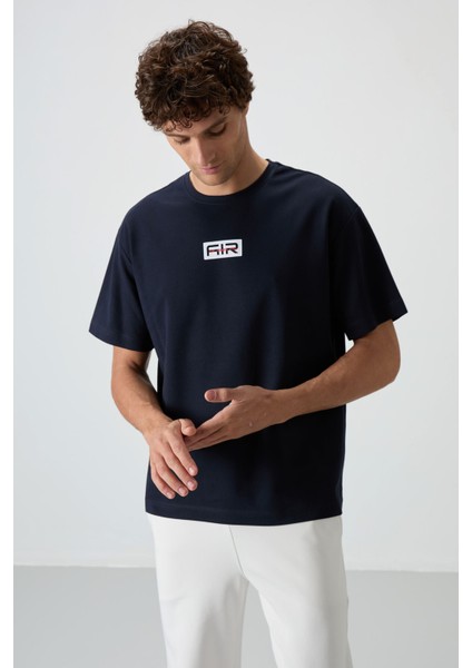 Lacivert Pamuklu Kalın Yüzeyi Dokulu Oversize Fit Baskılı Erkek T-Shirt - 88367 fırsatları