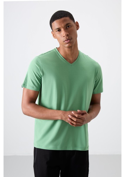 Açık Yeşil Basic Kısa Kol Standart Kalıp V Yaka Erkek T-Shirt - 87912 fırsatları