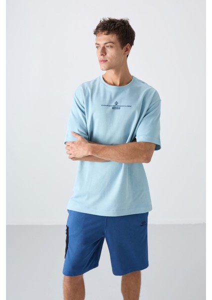 Açık Mavi Pamuklu Kalın Yumuşak Dokulu Oversize Fit Baskılı Erkek T-Shirt - 88321 fırsatları