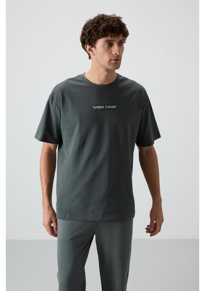 Haki Pamuklu Kalın Yüzeyi Dokulu Oversize Fit Baskılı Erkek T-Shirt - 88372 fırsatları