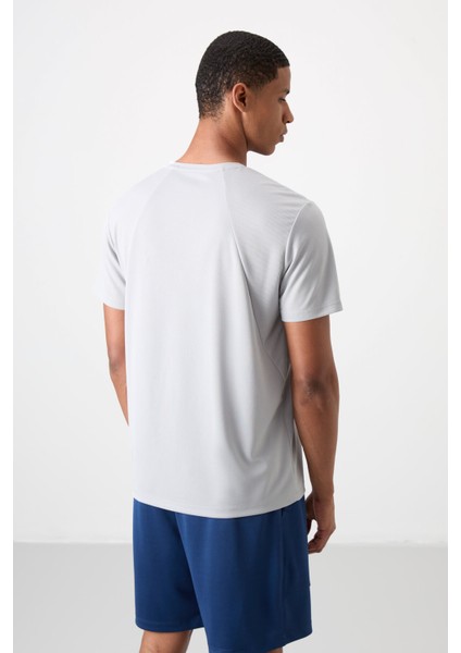 Gri Polyester Nefes Alan Dokulu İnce Esnek Standart Fit Erkek Performans T-Shirt - 88391 indirimleri