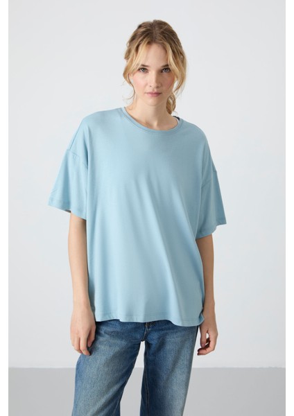 Açık Mavi Penye Modal Yumuşak Tuşeli Oversize Fit Basic Kadın T-Shirt- 97285