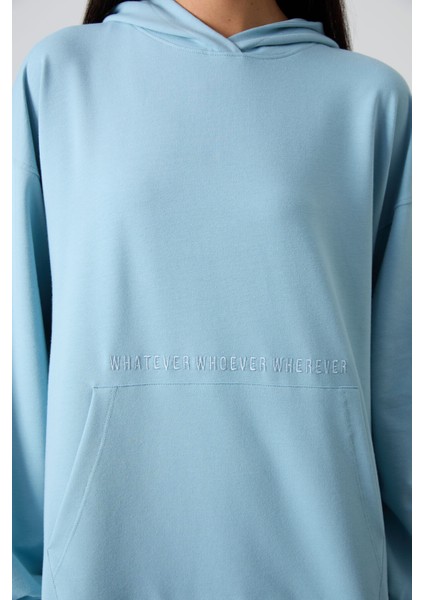 Açık Mavi Balon Kol Yazı Nakışlı Kadın Oversize Tunik Sweatshirt - 97163 fırsatları