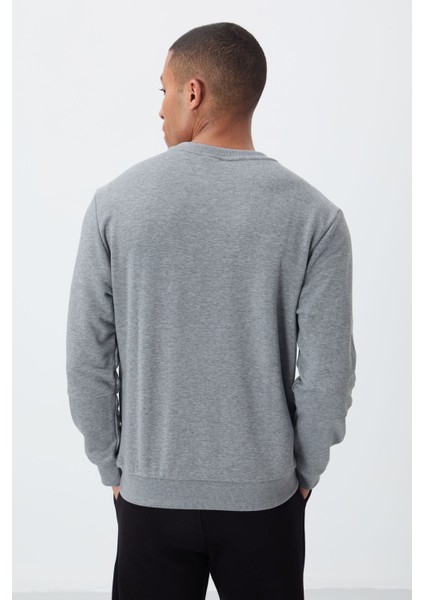 Gri Melanj Kompakt Pamuklu Kalın Pürüzsüz Dokulu O Yaka Standart Fit Erkek Sweatshirt -88405 indirimleri