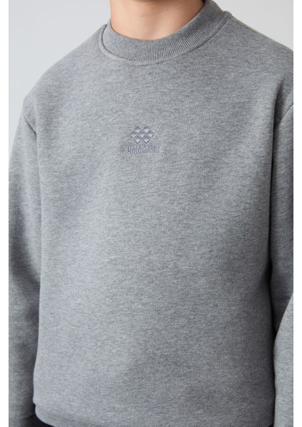 Gri Melanj Pamuklu Kalın İçi Tüylü Yumuşak Dokulu Standart Fit Nakışlı Erkek Çocuk Sweatshirt - 11232 modelleri