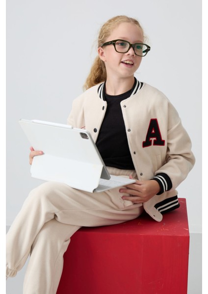 Bej Kalın Yumuşak Dokulu Standart Fit Nakışlı Polar Kız Çocuk Kolej Ceket - 75156