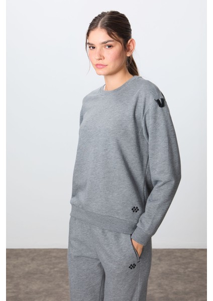 Gri Melanj Kompakt Pamuklu Kalın Pürüzsüz Dokulu O Yaka Oversize Fit Kadın Eşofman Takım - 95341 fiyatları