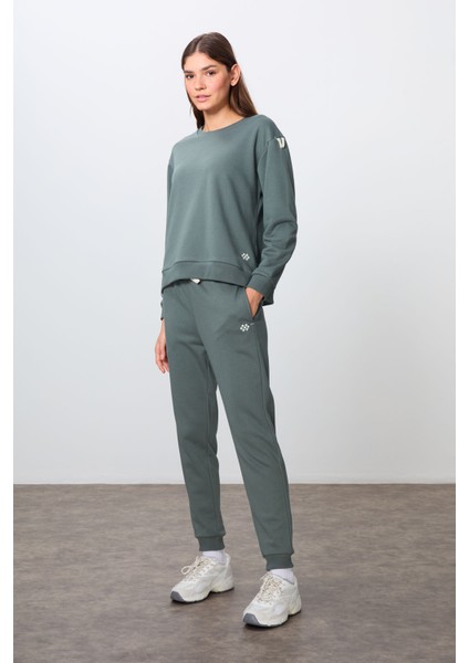 Haki Kompakt Pamuklu Kalın Pürüzsüz Dokulu O Yaka Oversize Fit Kadın Eşofman Takım - 95341 indirimleri