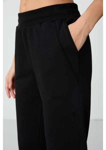 Siyah Kompakt Pamuklu Kalın Pürüzsüz Dokulu Standart Fit Kadın Eşofman Altı - 94660 modelleri