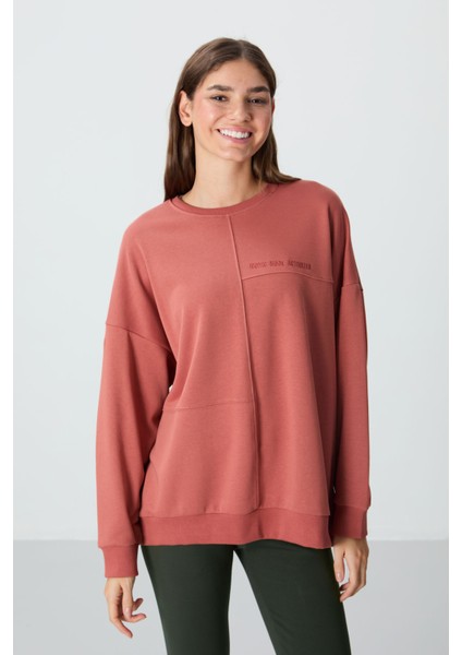 Kiremit Kompakt Pamuklu Kalın Pürüzsüz Dokulu O Yaka Oversize Fit Kadın Sweatshirt - 97288