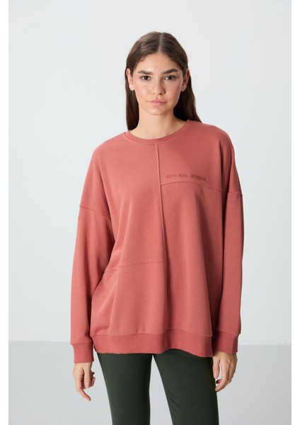 Kiremit Kompakt Pamuklu Kalın Pürüzsüz Dokulu O Yaka Oversize Fit Kadın Sweatshirt - 97288 modelleri