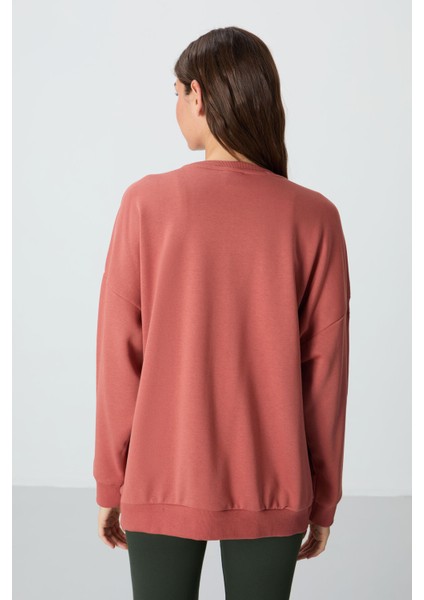 Kiremit Kompakt Pamuklu Kalın Pürüzsüz Dokulu O Yaka Oversize Fit Kadın Sweatshirt - 97288 indirimleri