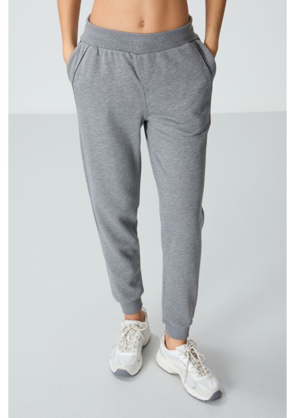 Gri Melanj Kompakt Pamuklu Kalın Pürüzsüz Dokulu Standart Fit Kadın Eşofman Altı - 94660 fırsatları