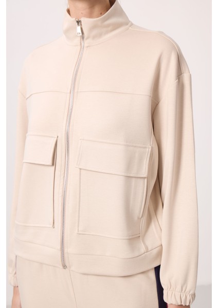 Bej Yumuşak Dokulu Dik Yaka Oversize Kargo Cepli Kadın Crop Top Sweatshirt - 97301 fiyatları