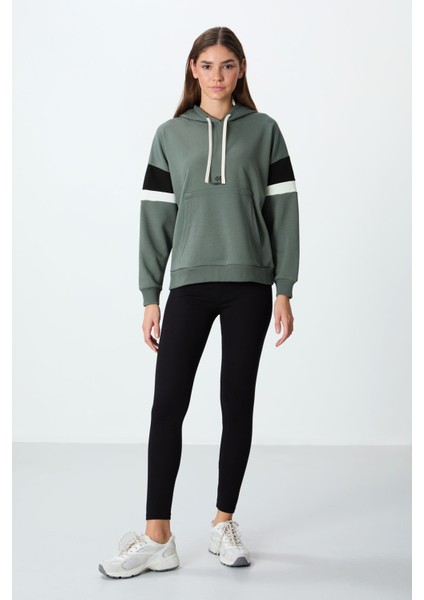 Haki Kompakt Pamuklu Kalın Pürüzsüz Dokulu Kapüşonlu Oversize Fit Kadın Sweatshirt - 97290 modelleri