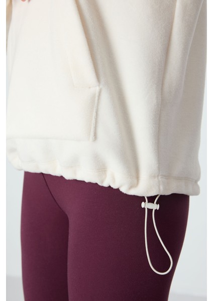 Ekru Kalın Yumuşak Dokulu Kapüşonlu Oversize Nakışlı Polar Kadın Sweatshirt - 97292 modelleri