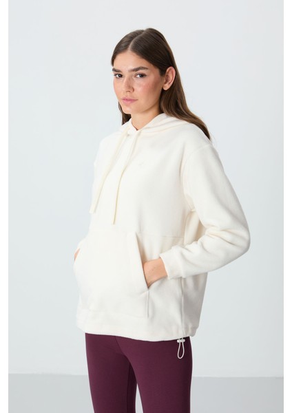 Ekru Kalın Yumuşak Dokulu Kapüşonlu Oversize Nakışlı Polar Kadın Sweatshirt - 97292 fırsatları