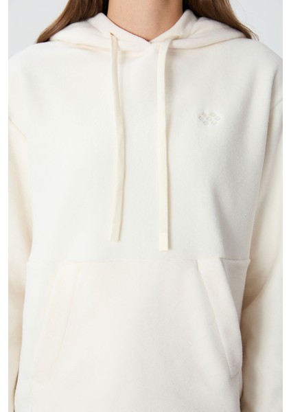 Ekru Kalın Yumuşak Dokulu Kapüşonlu Oversize Nakışlı Polar Kadın Sweatshirt - 97292 indirimleri