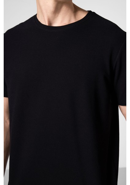 Siyah Yüzeyi Dokulu Rahat Form Basic Erkek T-Shirt - 88436 modelleri