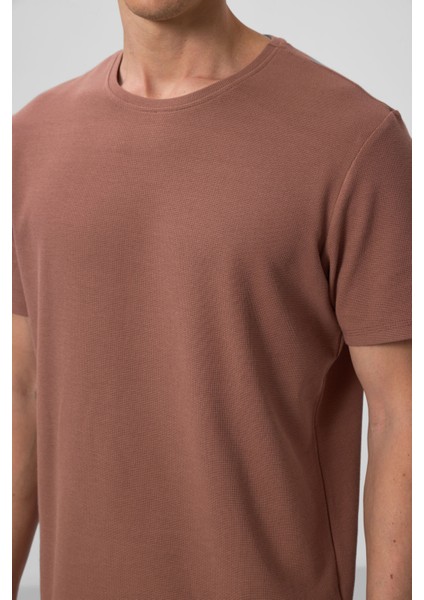 Kahverengi Yüzeyi Dokulu Rahat Form Basic Erkek T-Shirt - 88436 modelleri