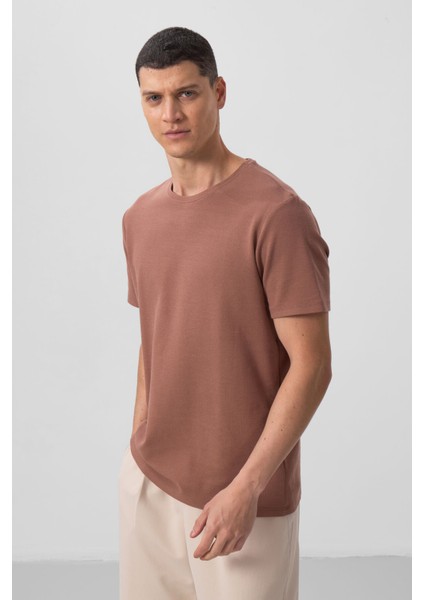 Kahverengi Yüzeyi Dokulu Rahat Form Basic Erkek T-Shirt - 88436 fırsatları