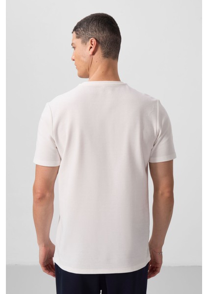 Ekru Yüzeyi Dokulu Rahat Form Basic Erkek T-Shirt - 88436 indirimleri