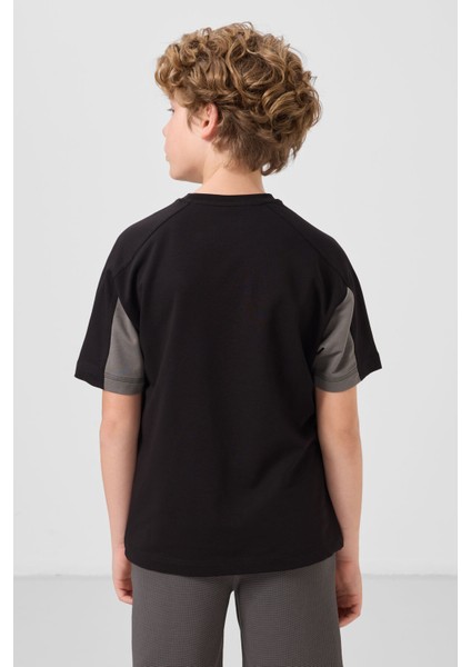 Siyah Pamuklu Yumuşak Dokulu Oversize Fit Nakışlı Erkek Çocuk T-Shirt - 11290 indirimleri
