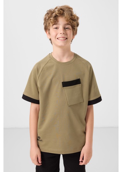 Koyu Bej Pamuklu Yumuşak Dokulu Oversize Cep Detaylı Erkek Çocuk T-Shirt - 11295