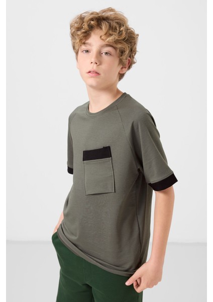 Haki Pamuklu Yumuşak Dokulu Oversize Cep Detaylı Erkek Çocuk T-Shirt - 11295