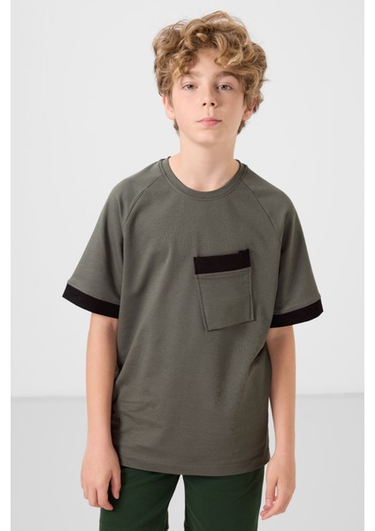 Haki Pamuklu Yumuşak Dokulu Oversize Cep Detaylı Erkek Çocuk T-Shirt - 11295 fırsatları