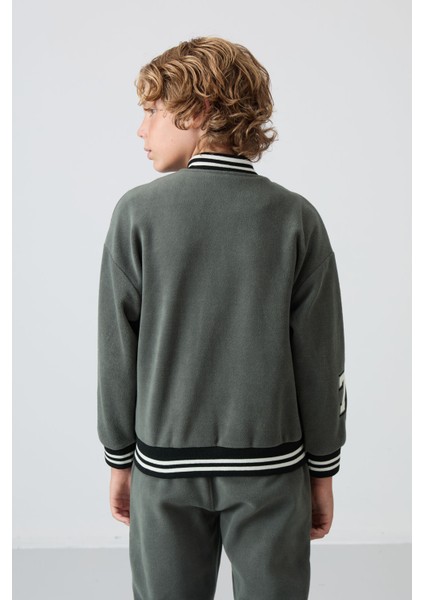 Haki Kalın Yumuşak Dokulu Standart Fit Nakışlı Polar Erkek Çocuk Kolej Ceket - 11227 indirimleri