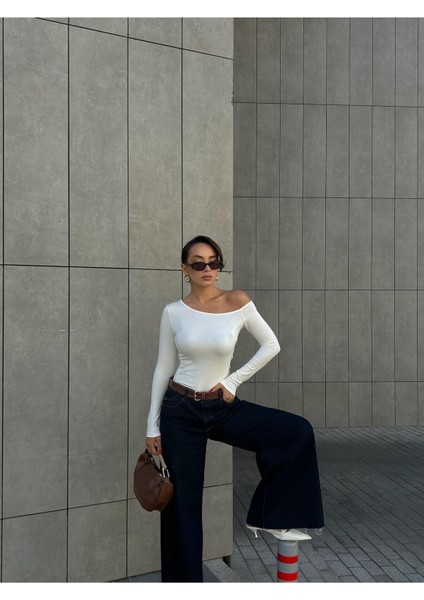 Kadın Ekru Kayık Yaka Pamuk Kumaş Body fırsatları