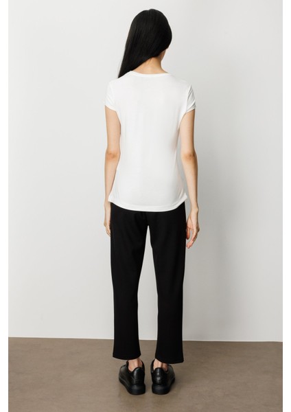 On Sıfır Yaka Ay Kol Basic Bluz fırsatları